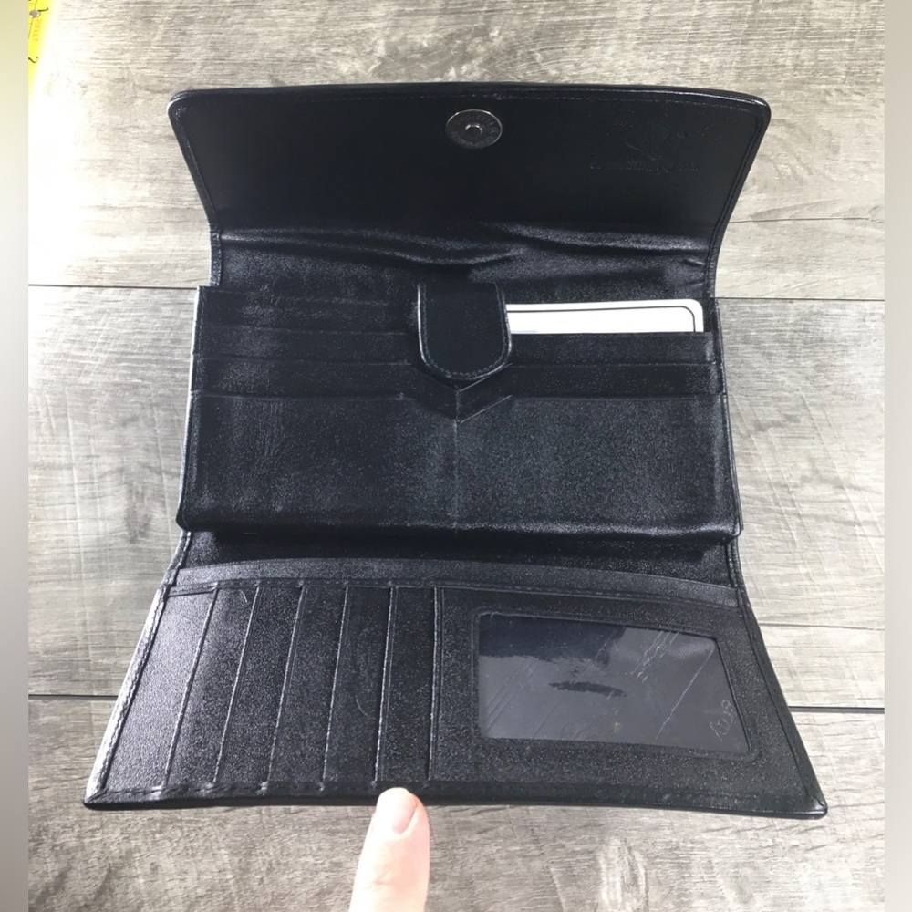 New Stingray Black Clutch with White Accent Wallet Trifold Snap Coins Organizer - Picture 7 of 9